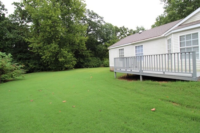 Building Photo - 3152 Parkway Dr