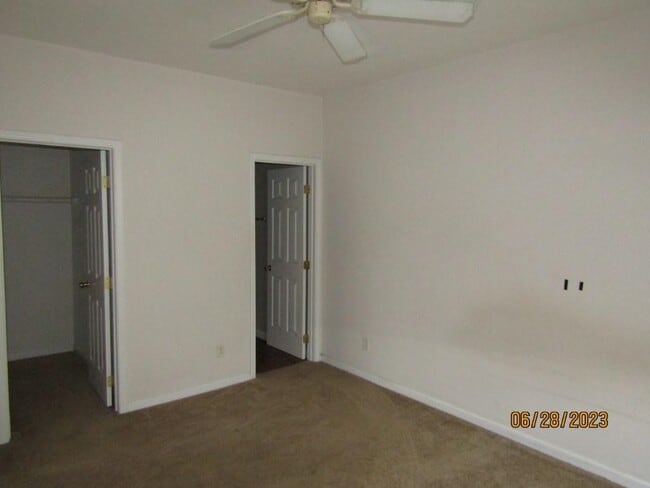 Building Photo - 901 W Port Dr