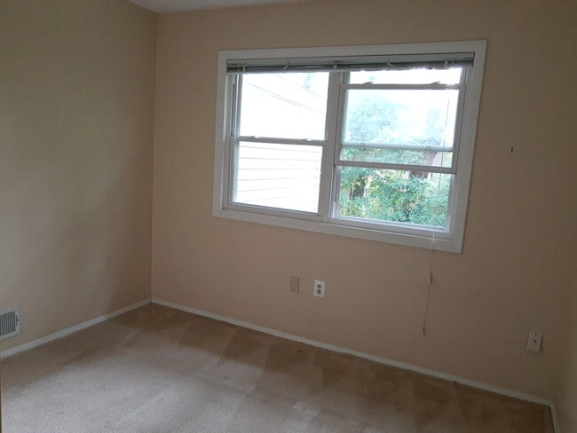 Building Photo - 9 Pheasant Run Ct