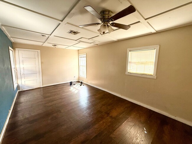 Building Photo - Spacious home in the heart of Waco