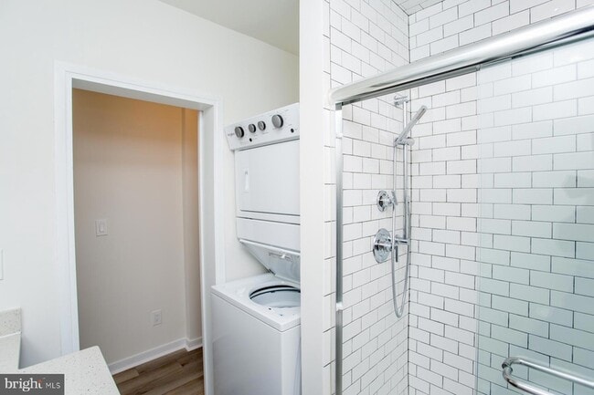 Building Photo - 41 Bridge St