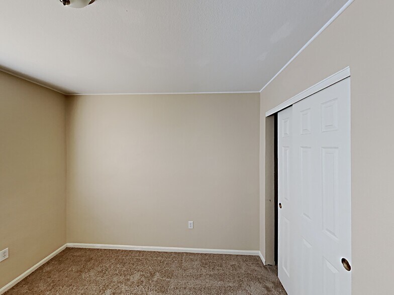 Building Photo - 10379 Ravenswood Way