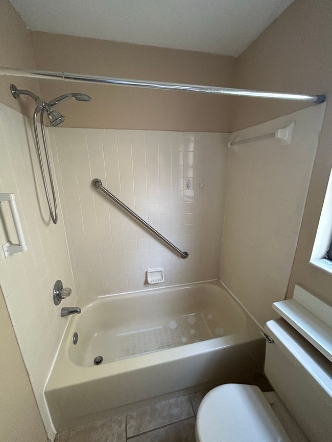 Building Photo - South Lakeland Rental