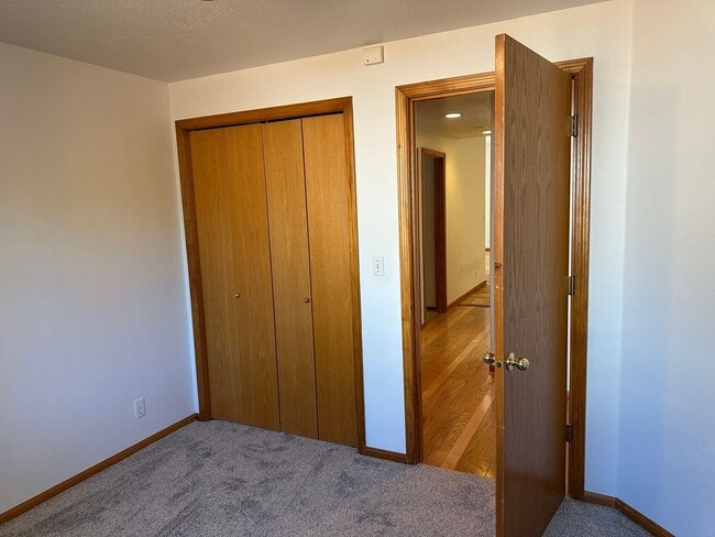 Building Photo - Beautifully updated 3 bedroom 2 bath house...