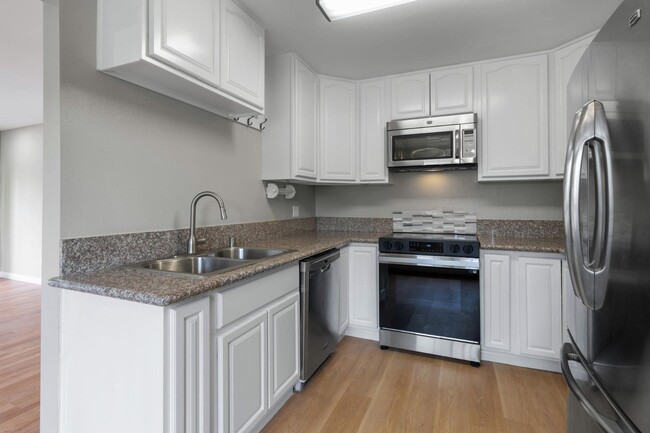 Building Photo - 850 Tamayo Dr