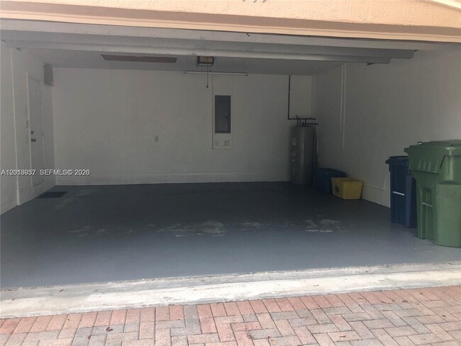 Building Photo - 449 Silver Palm Way