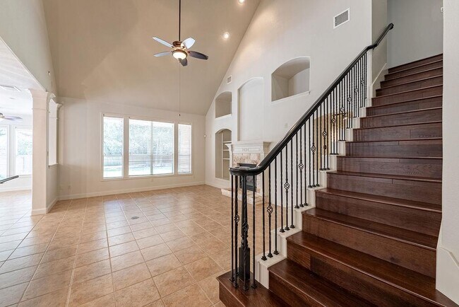 Building Photo - 7909 Adelaide Dr