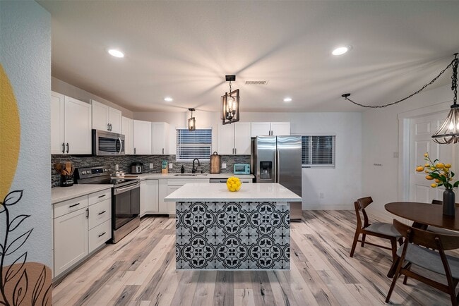 Building Photo - 5918 Lattimer Dr