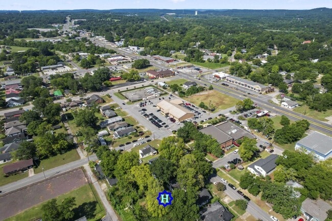 Building Photo - "Charming 3-Bed, 2-Bath Home in Bessemer –...