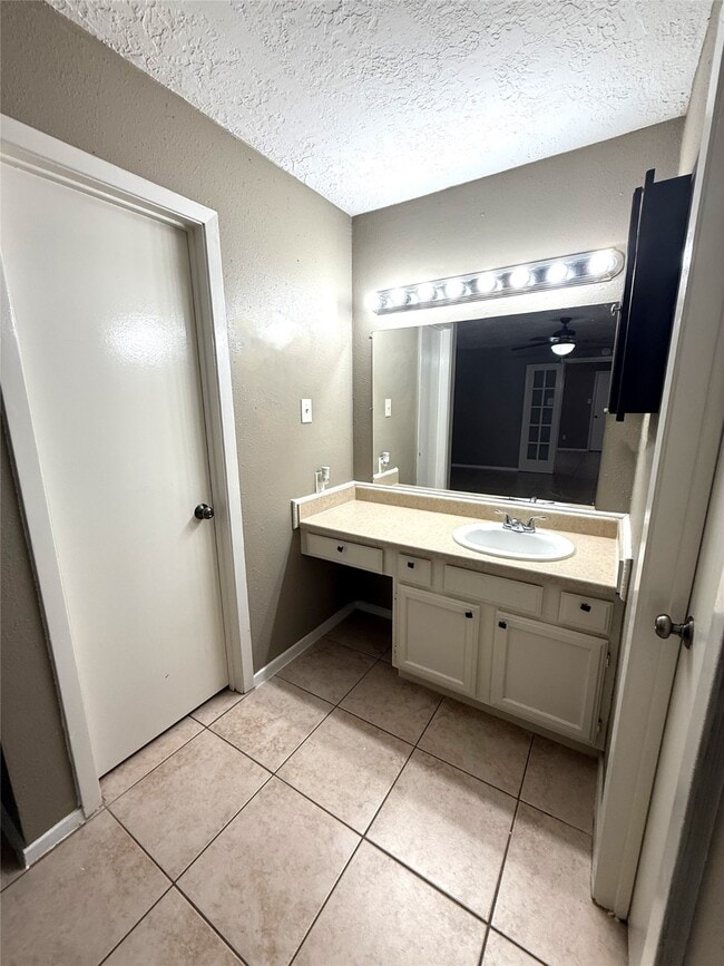 Building Photo - 2503 Ironclad Dr