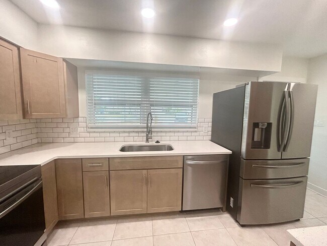 Building Photo - Charming 2 bedroom/1 Bathroom Home in Shore Acres