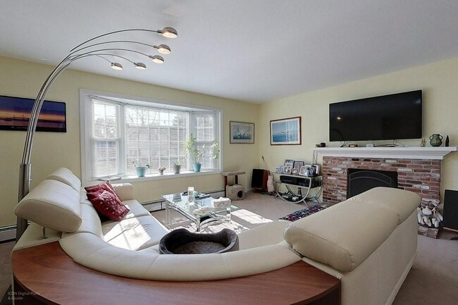 Building Photo - 88 Woodland Dr