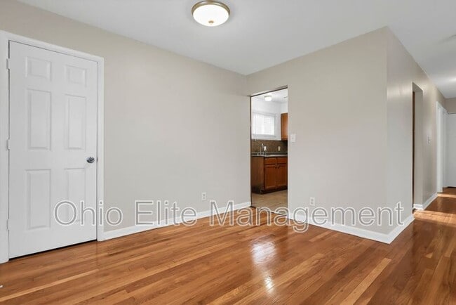 Building Photo - 1028 S Harris Ave