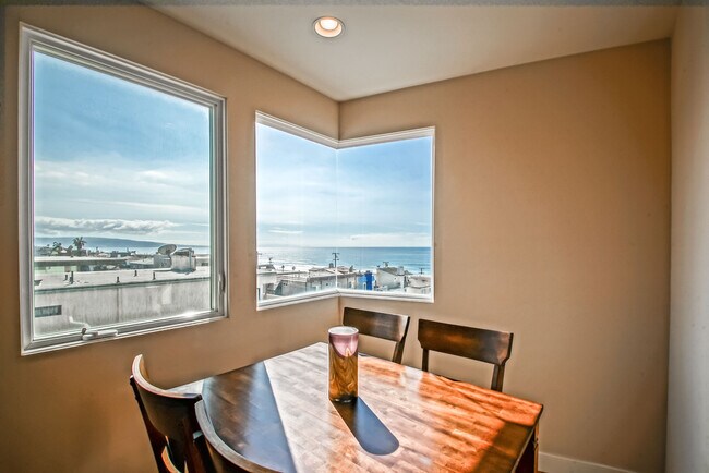 Building Photo - 308 Gull St