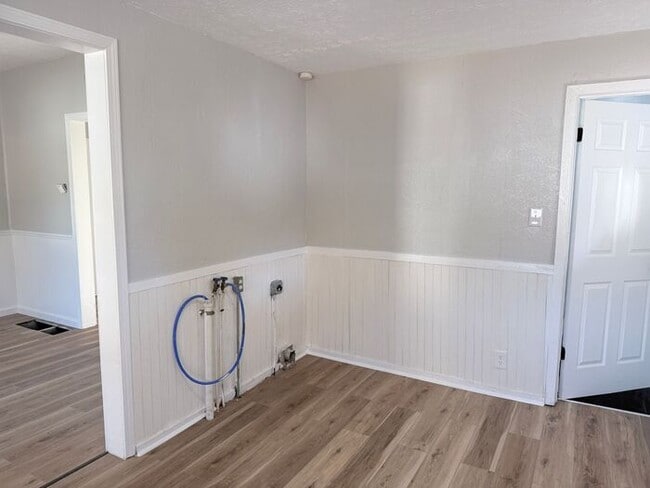 Building Photo - Newly Remolded 2 Bedroom Home on the South...