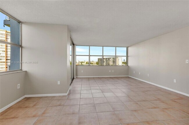 Building Photo - 1300 NE Miami Gardens Dr