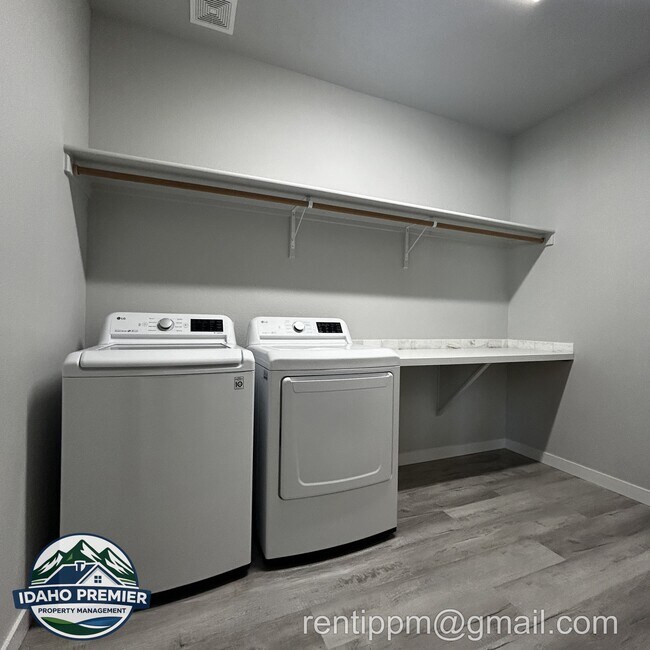 Building Photo - 1340 W Brink St