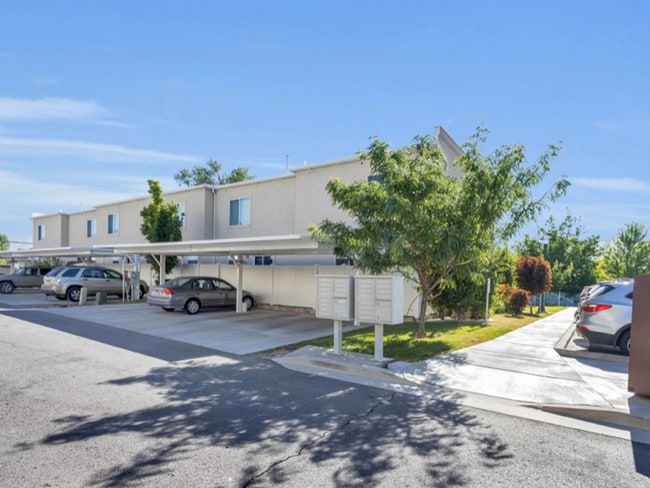 Building Photo - 4 Bed/2.5 Bathroom home in Woods Cross