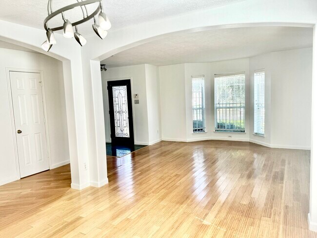 Building Photo - 7110 Favian Ct