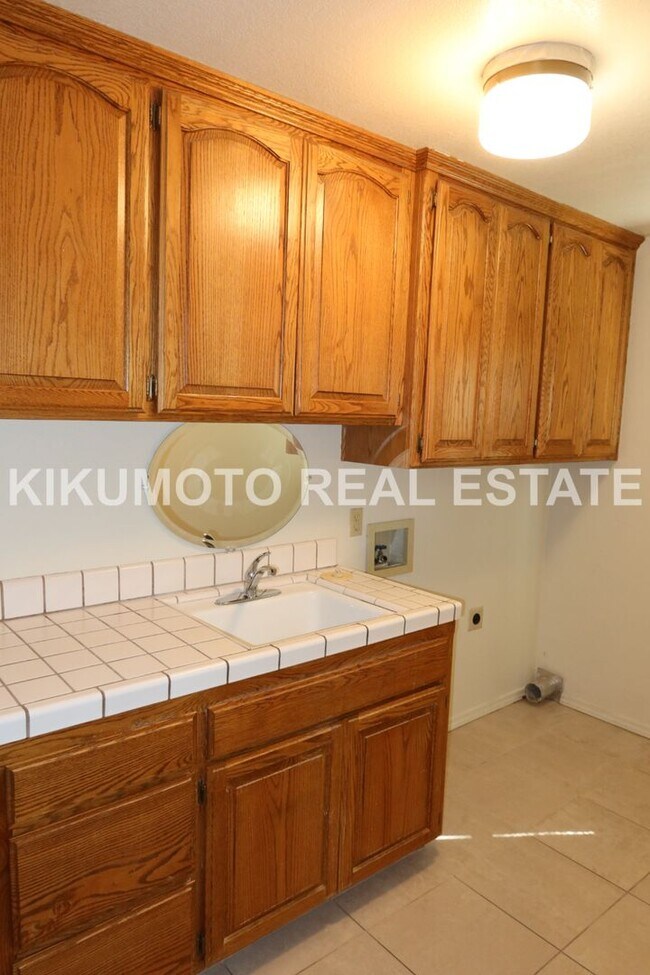 Building Photo - Riverlake 4 bedroom, 3 bath, 3 car home