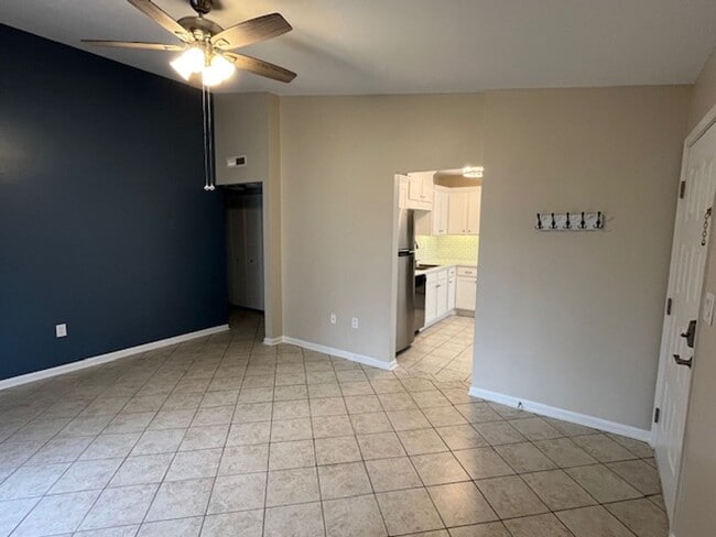 Building Photo - 2 Bedroom 1 Bath Upstairs Condo with MANY upgrades in Hunters Chase
