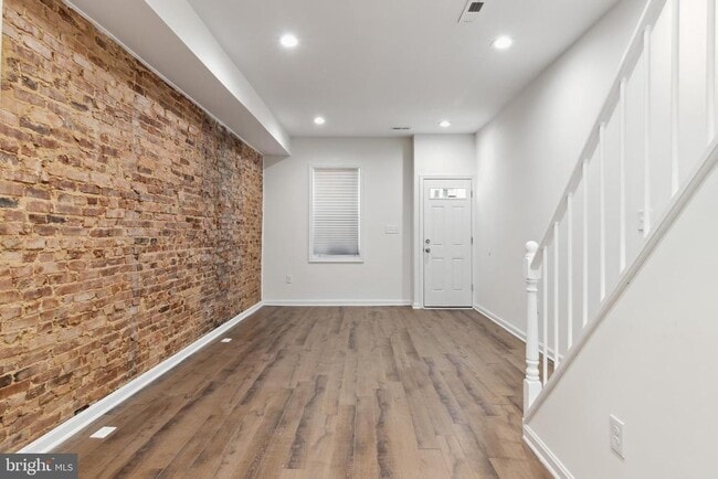 Building Photo - 912 N Milton Ave