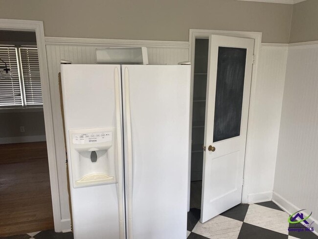 Building Photo - 2740 Northwoods Dr S