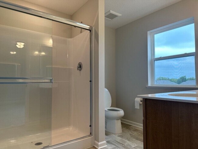 Building Photo - Rare Rogers 3 bed brand new town house for lease!!!