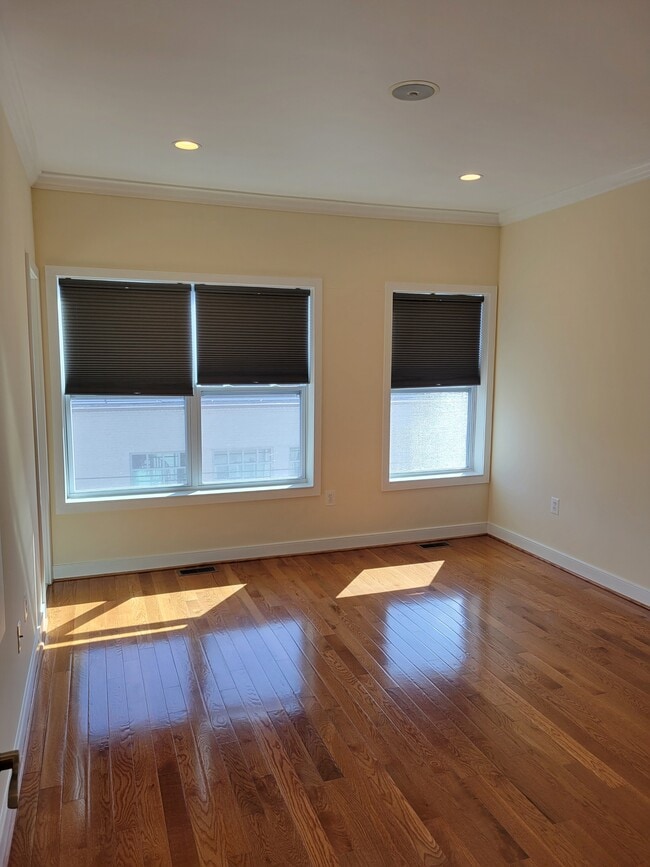 Building Photo - 127 Quincy Pl NE