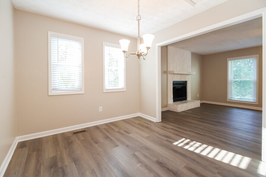 Building Photo - 1013 Summer Pl NW