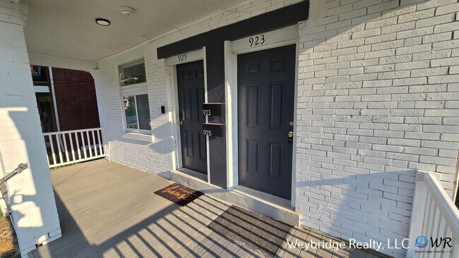 Building Photo - 923 Rogers Pl