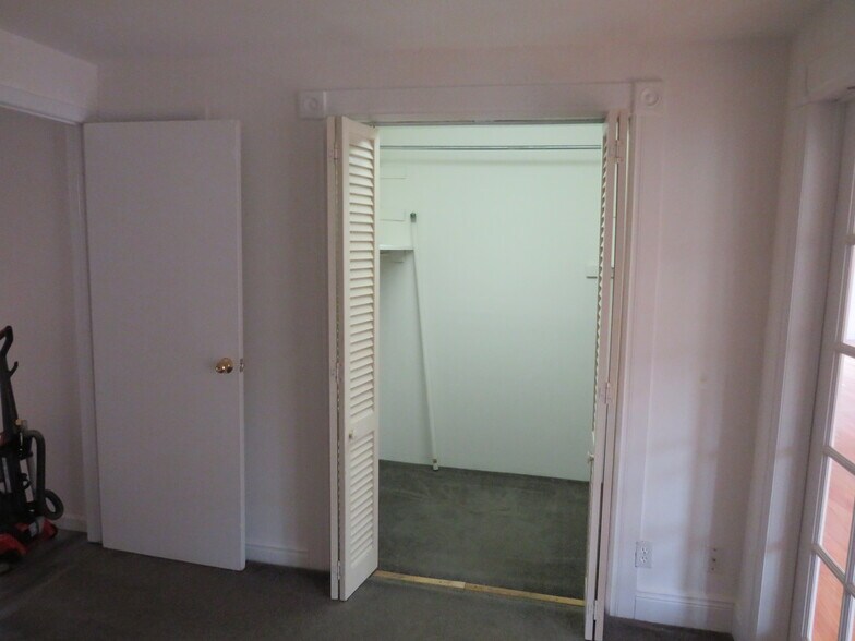 Bedroom 3 WIC - 84 Corabelle Ave