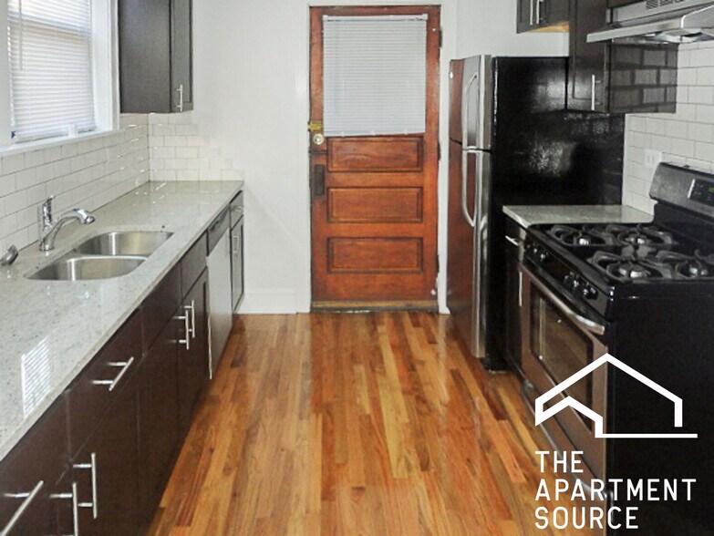 Building Photo - 2611 W Berwyn Ave