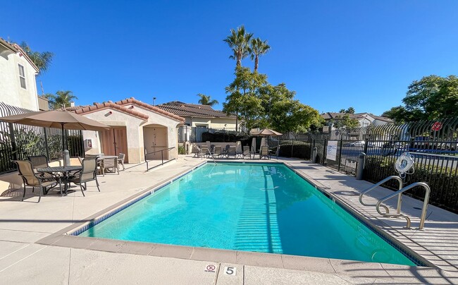 Building Photo - 3 bedroom townhome located In Rancho Carri...