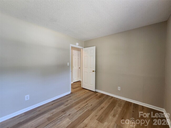 Building Photo - 6227 Mayridge Dr