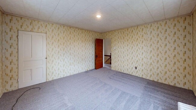 Building Photo - 3-Bedroom, 2-Bath Home with Updated Appliances and Flooring