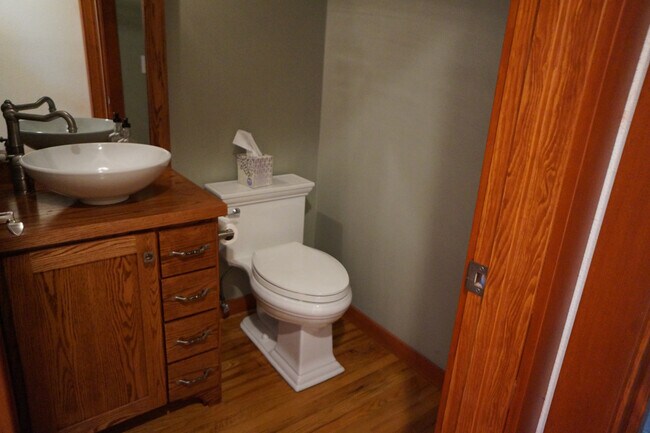Building Photo - Stunning SW Portland (Arranmore) 4-bedroom...
