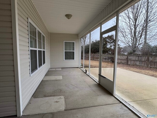 Building Photo - 2275 Towne Park Dr SW