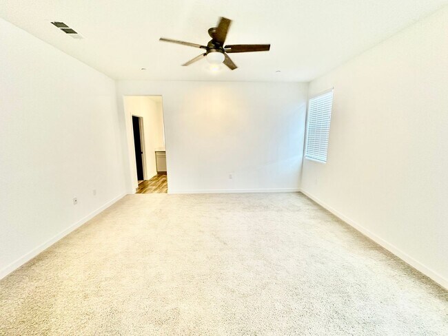 Building Photo - Newly-Built NextGen 5 bed 3.5 bath Lennar ...