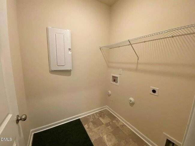 Building Photo - 2124 Fox Chapel Pl