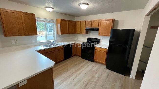 Building Photo - 2025-845MF