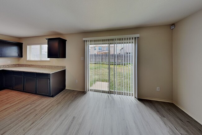 Building Photo - 7605 Lake Vista Way