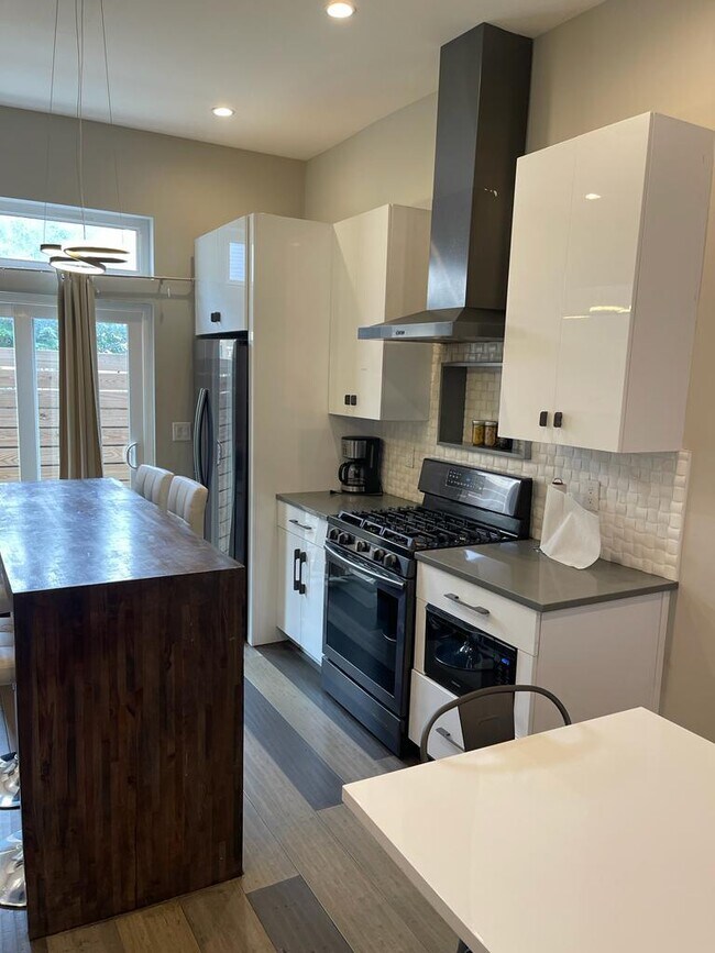 Building Photo - 1209 S 26th St