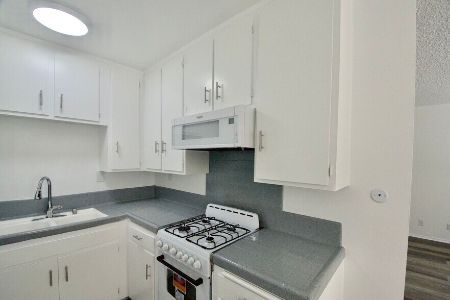 Building Photo - 10847 Kling St