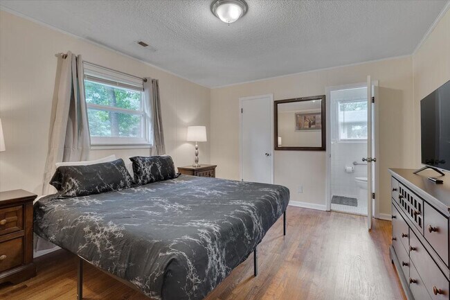 Building Photo - 210 Parthenia Dr