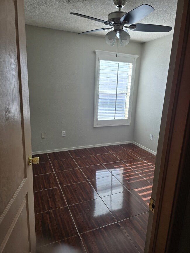 Building Photo - 3213 Tierra Ave Pl