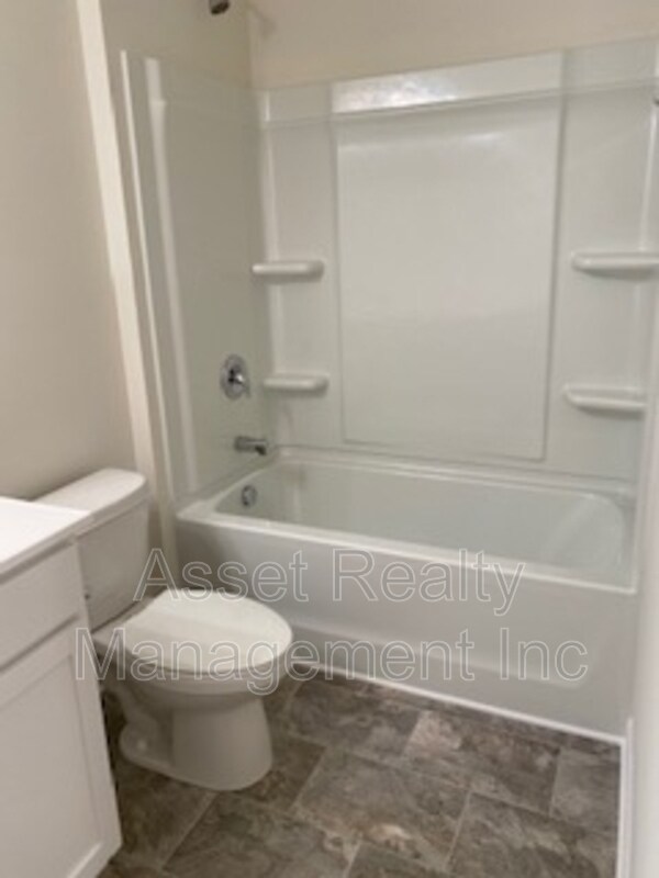 Building Photo - 12134 Evergreen Dr NE