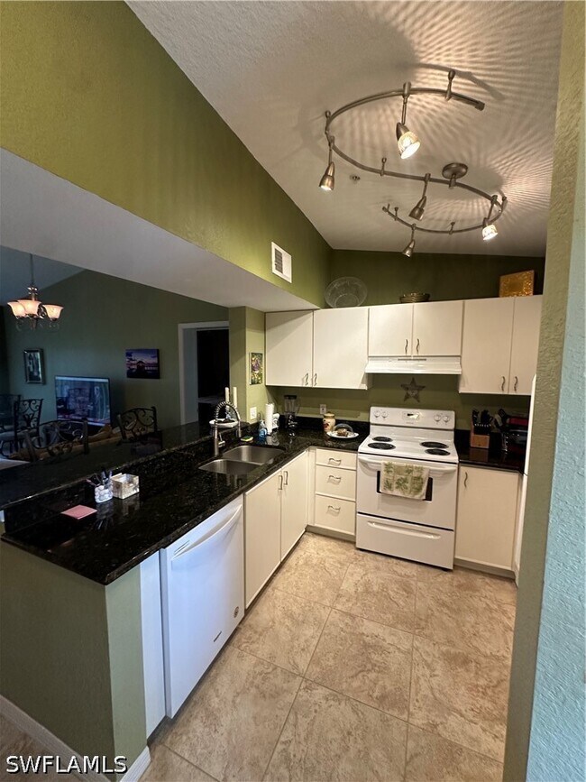 Building Photo - 8264 Key Royal Cir