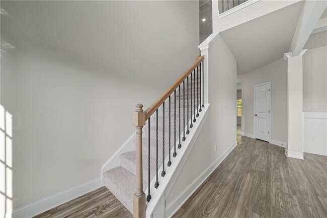 Building Photo - 33 N Village Cir