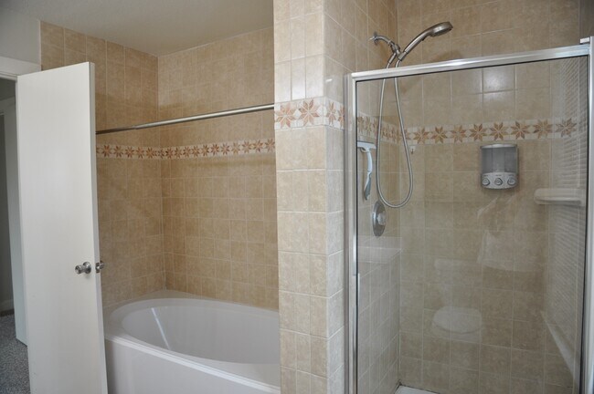 Building Photo - 20734 Settlers Lake Cir N